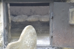 Brotbacken-im-Steinbackofen_041