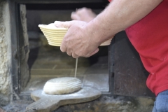 Brotbacken-im-Steinbackofen_043