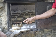 Brotbacken-im-Steinbackofen_048