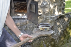 Brotbacken-im-Steinbackofen_049