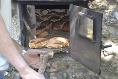 Brotbacken-im-Steinbackofen_050