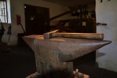 Amboss mit Hammer